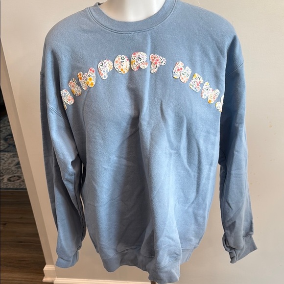 Gildan Medium Newport News Virginia Soft Midweight Floral Blue Sweatshirt - Picture 2 of 9